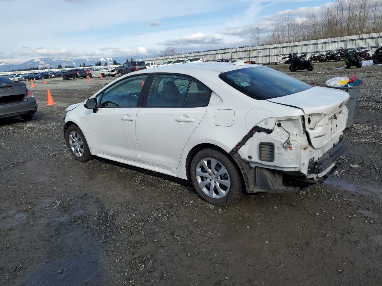 2021 TOYOTA COROLLA LE - Фото 2