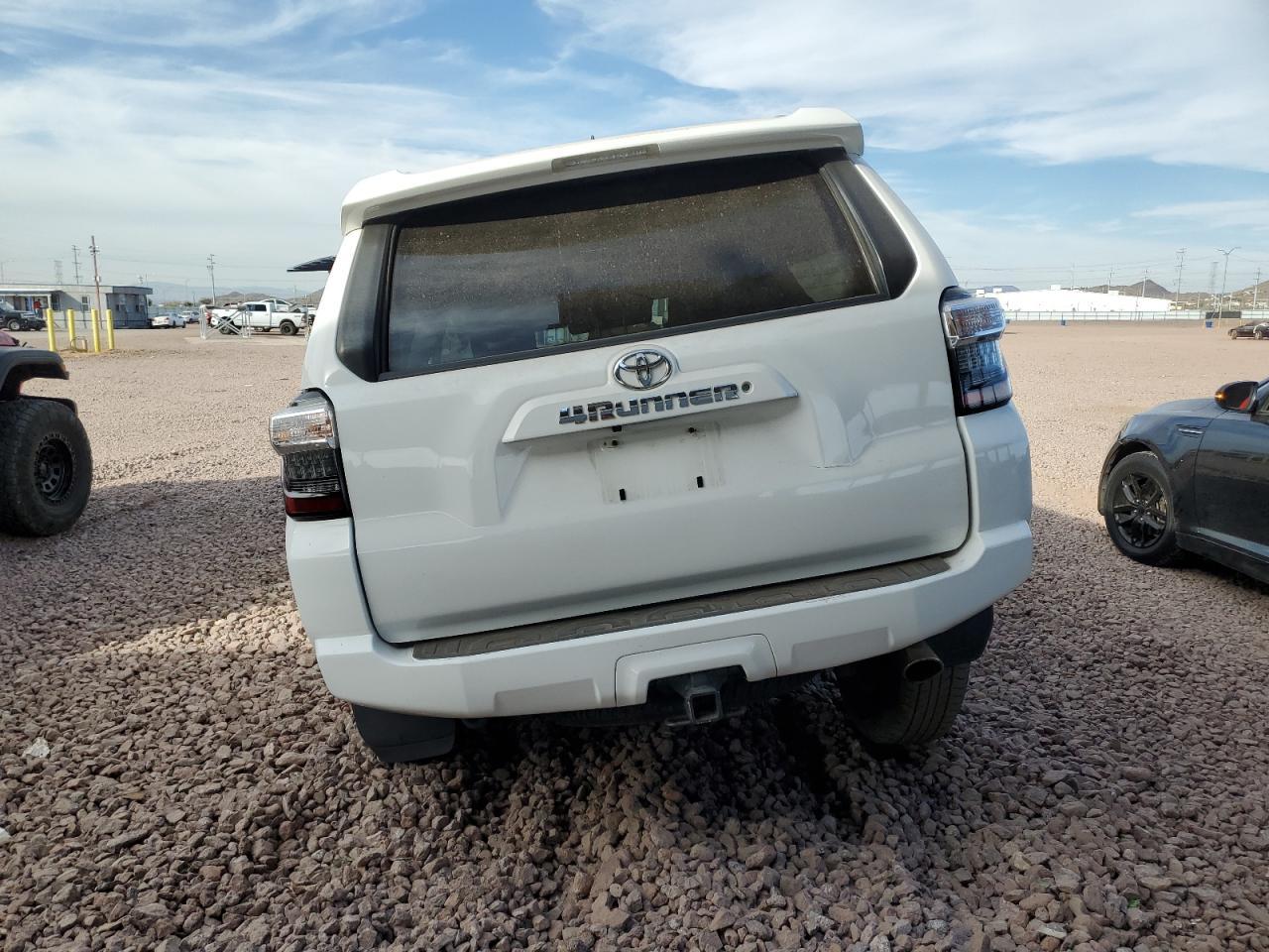 2018 TOYOTA 4RUNNER SR - Image 6