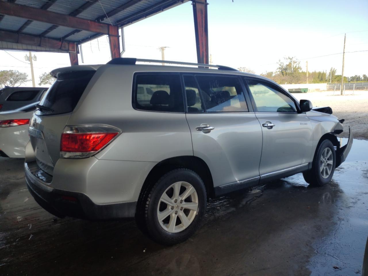 2011 TOYOTA HIGHLANDER - Image 3