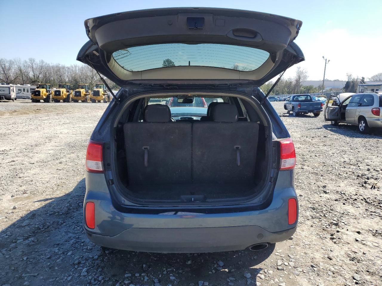 2015 KIA SORENTO LX - Image 6