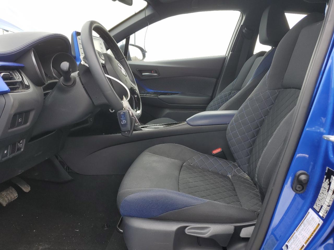 2021 TOYOTA C-HR XLE - Image 7
