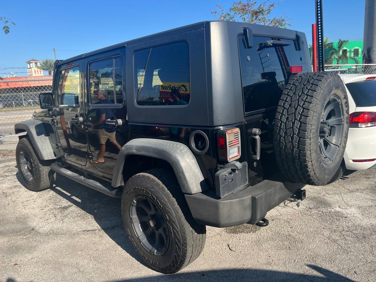 2010 JEEP WRANGLER U - Image 3