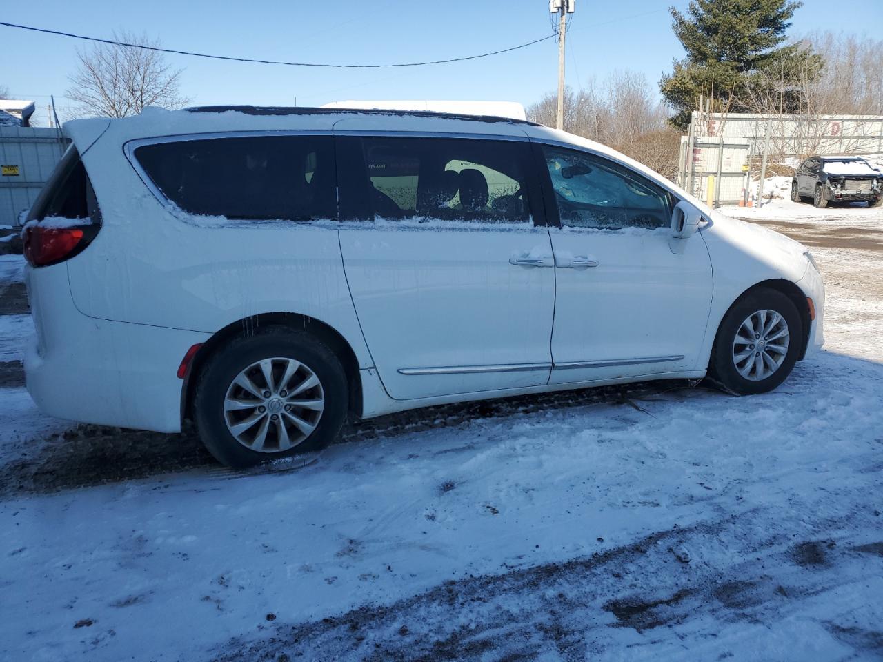 2017 CHRYSLER PACIFICA T - Image 3