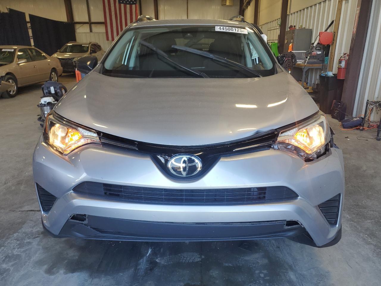 2018 TOYOTA RAV4 LE - Фото 5