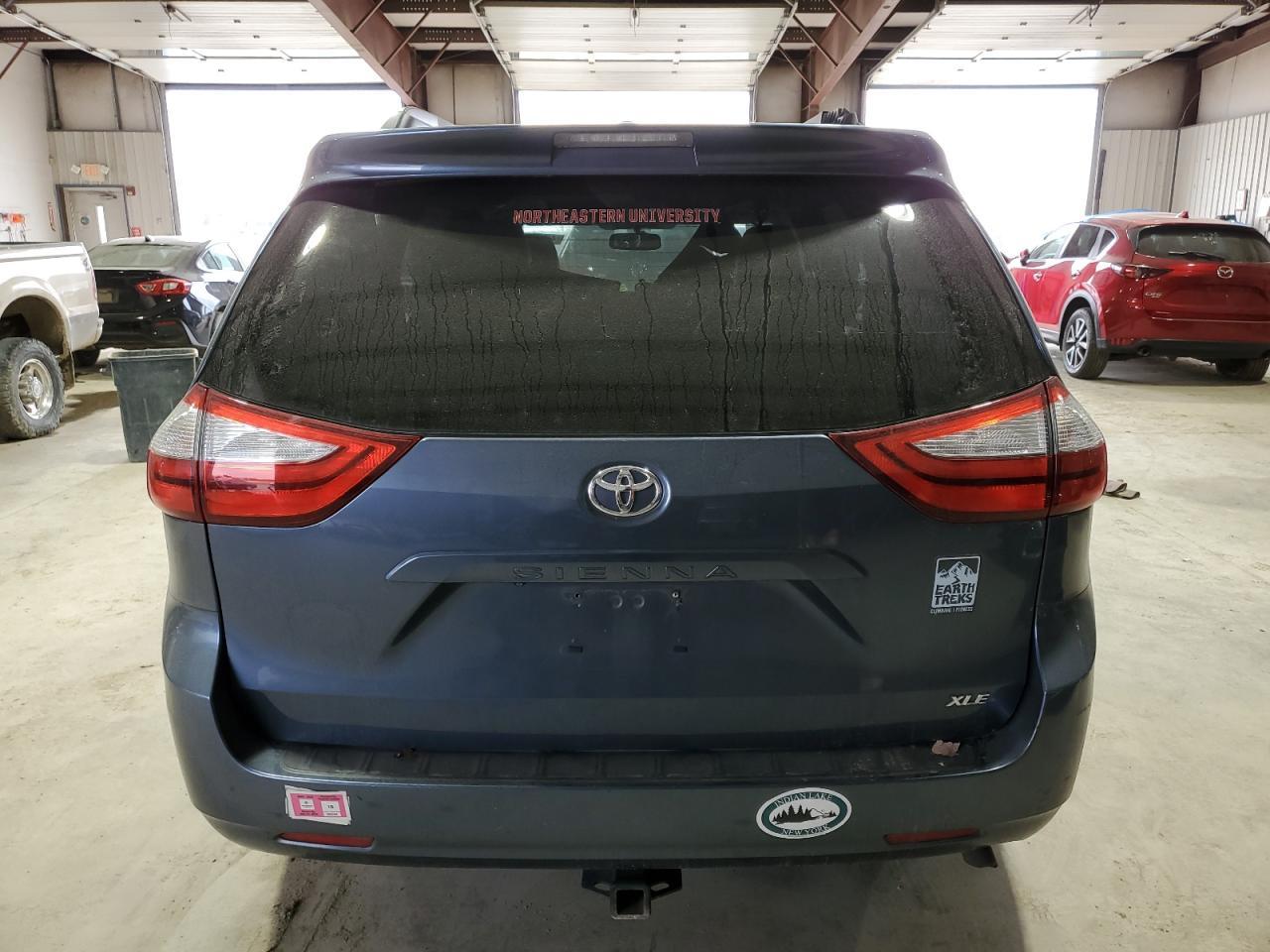 2015 TOYOTA SIENNA XLE - Image 6