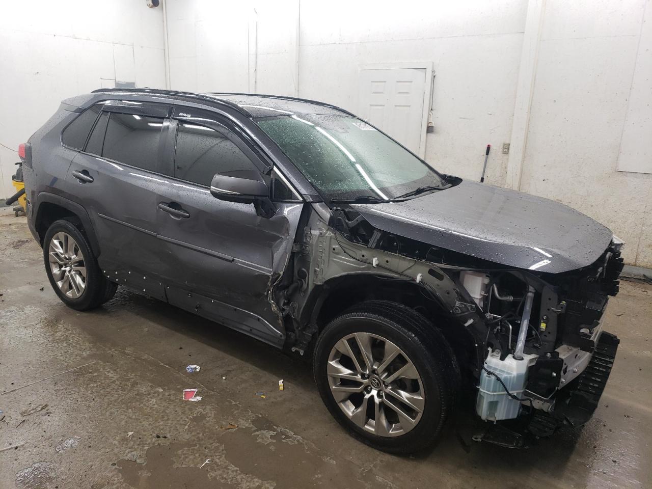 2019 TOYOTA RAV4 XLE P - Фото 4