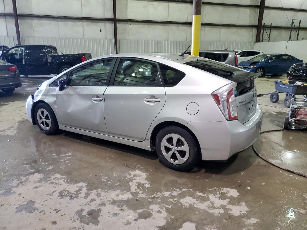 2013 TOYOTA PRIUS - Фото 2