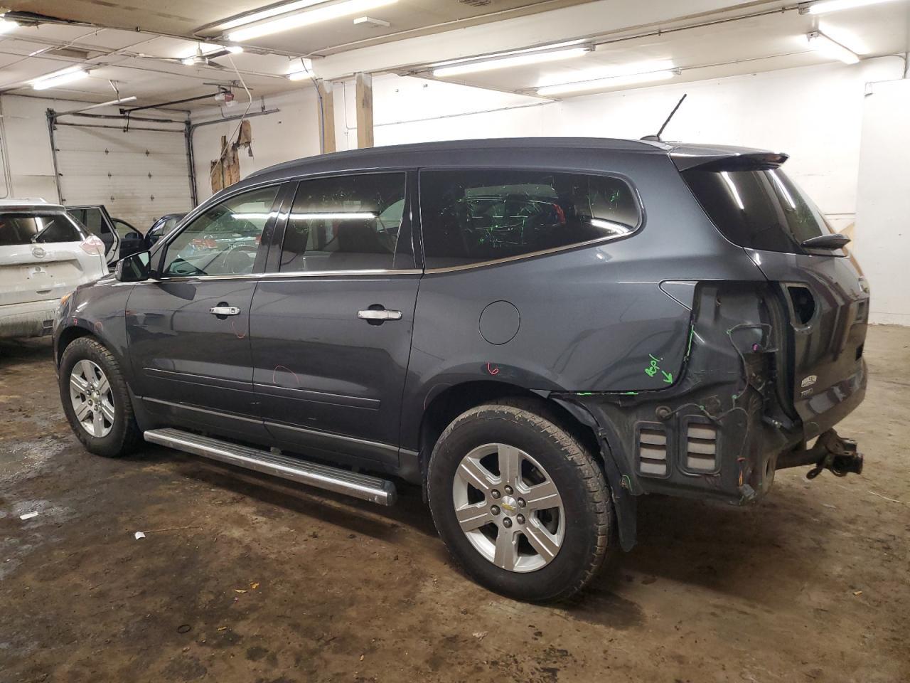 2011 CHEVROLET TRAVERSE L - Image 2