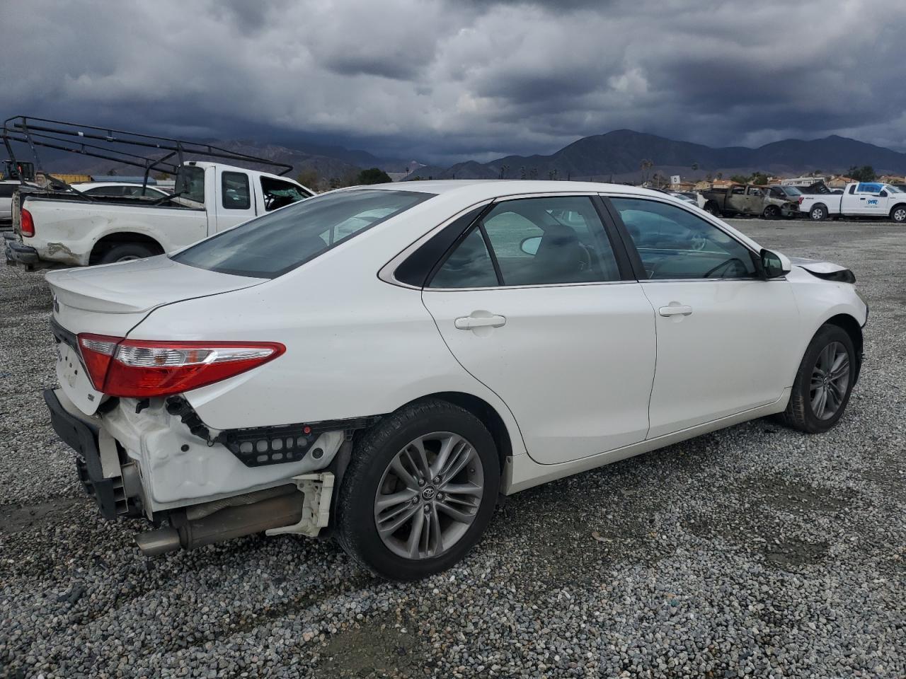 2016 TOYOTA CAMRY LE - Фото 3