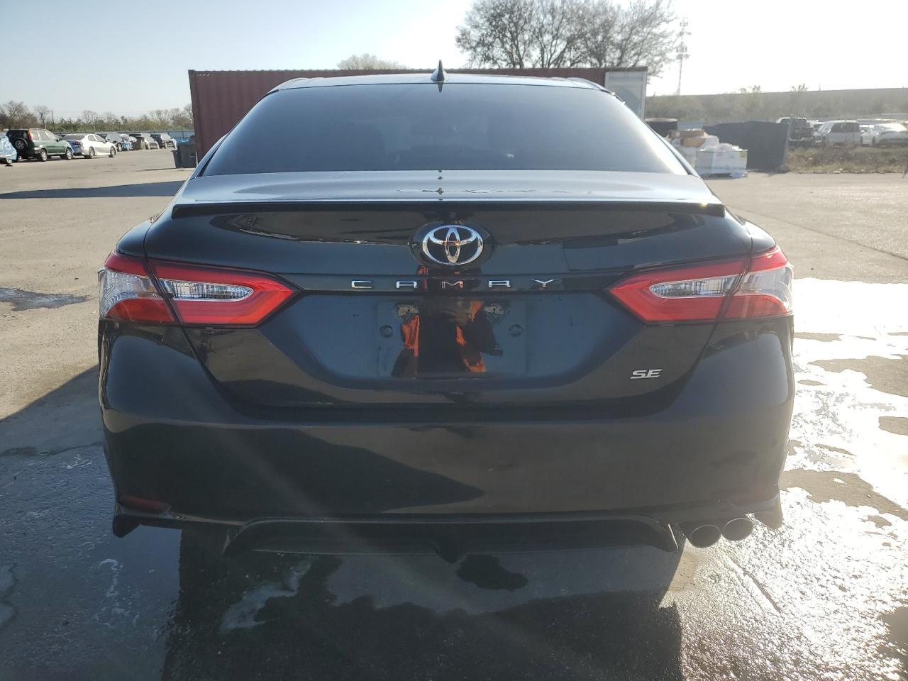 2020 TOYOTA CAMRY SE - Фото 6