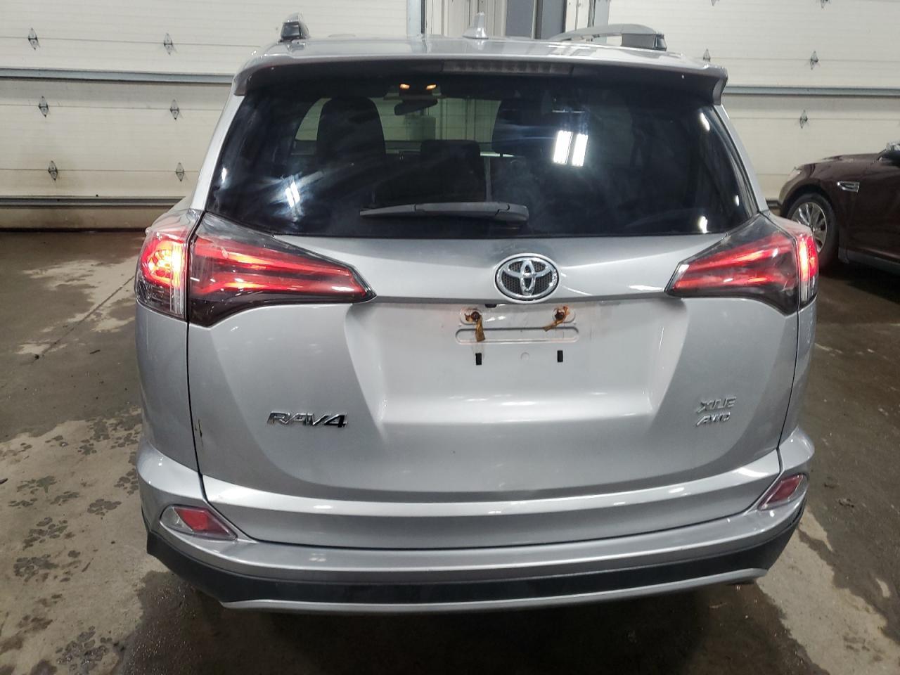 2017 TOYOTA RAV4 XLE - Image 6