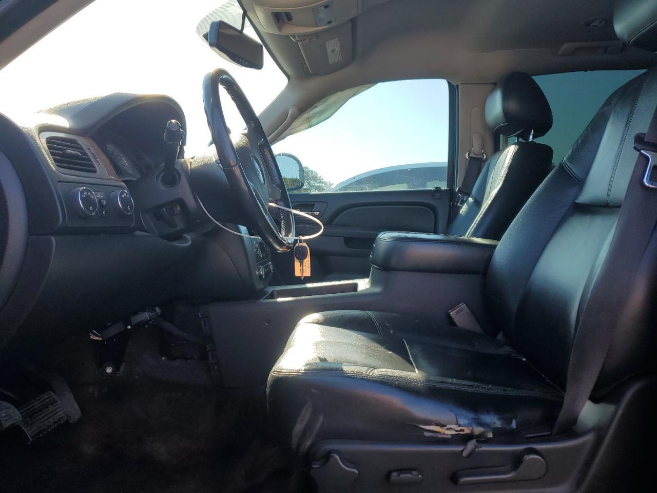 2012 GMC YUKON XL K - Image 7