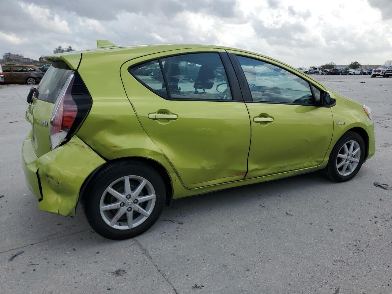 2015 TOYOTA PRIUS C - Фото 3