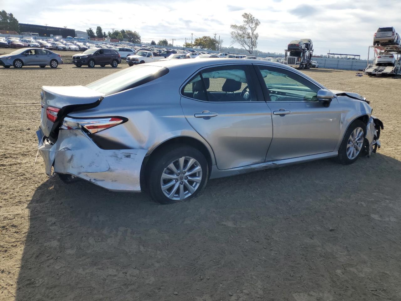2018 TOYOTA CAMRY L - Фото 3