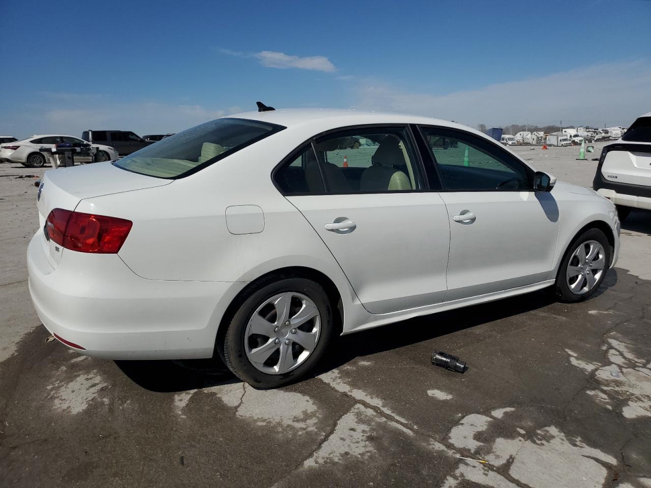 2014 VOLKSWAGEN JETTA SE - Image 3