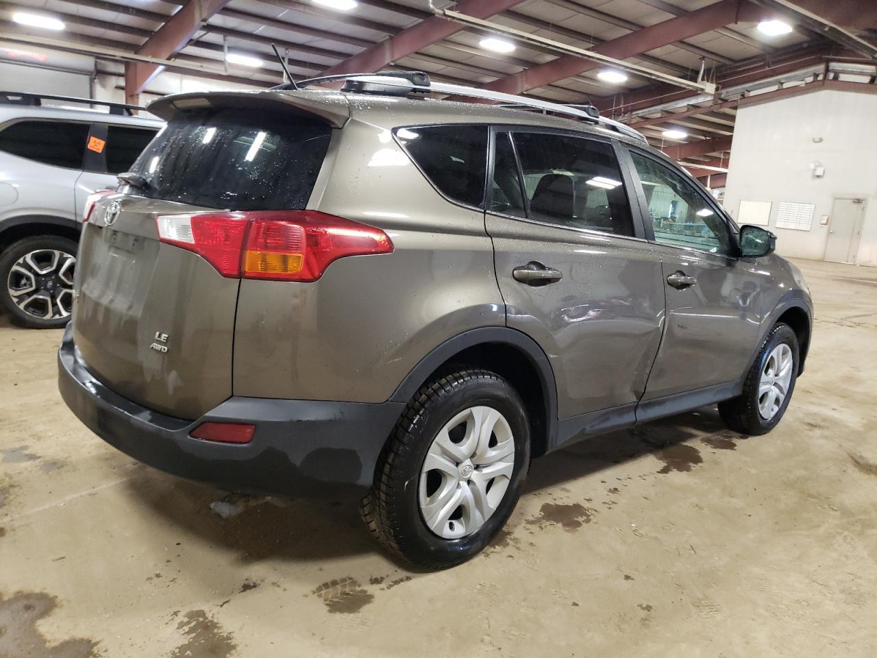 2015 TOYOTA RAV4 LE - Фото 3