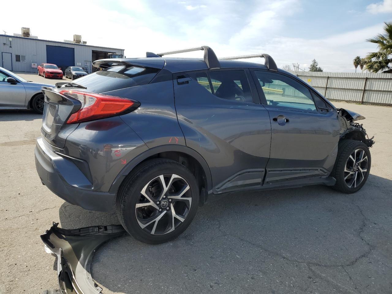 2018 TOYOTA C-HR XLE - Фото 3