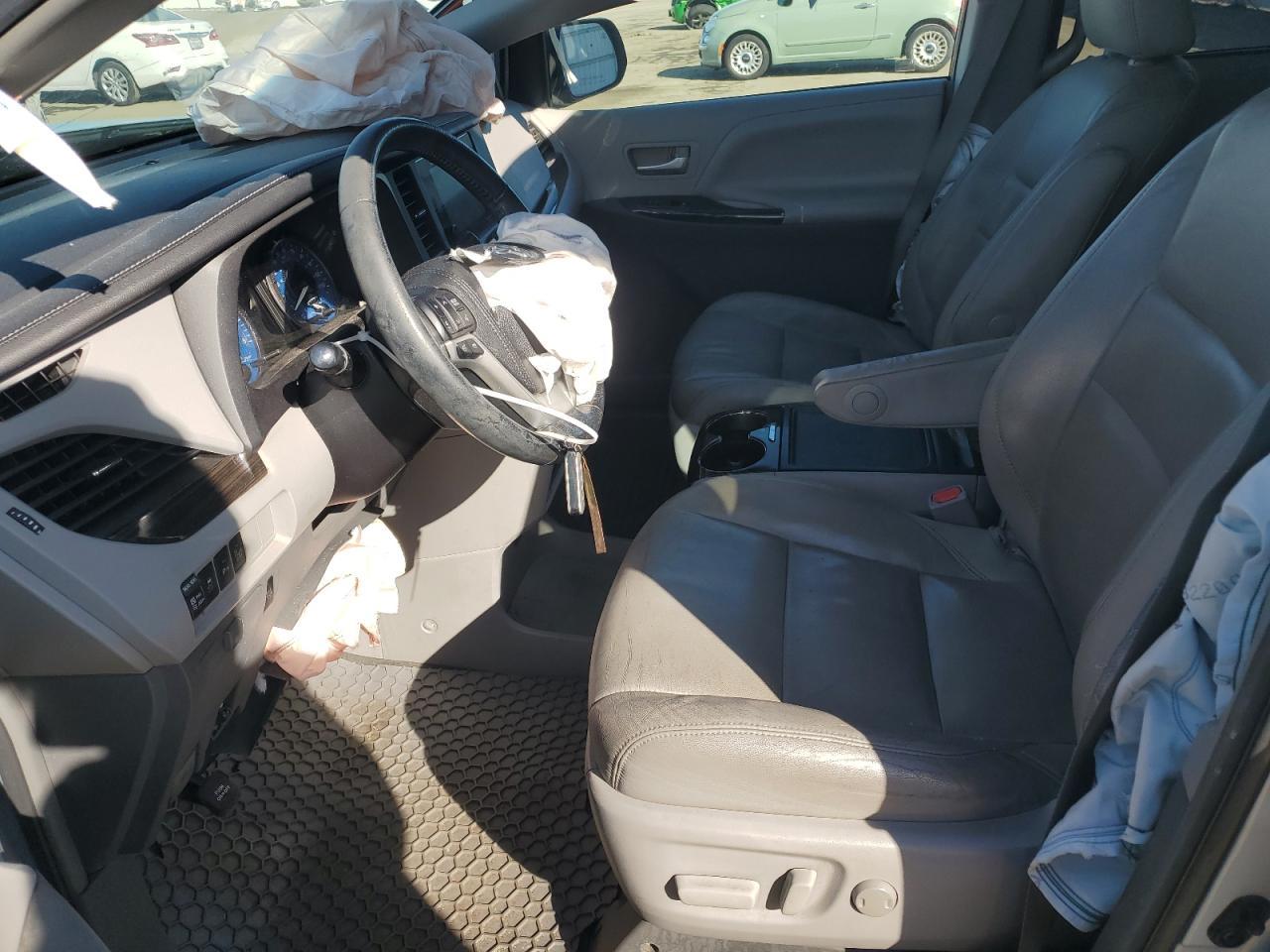 2015 TOYOTA SIENNA XLE - Фото 7
