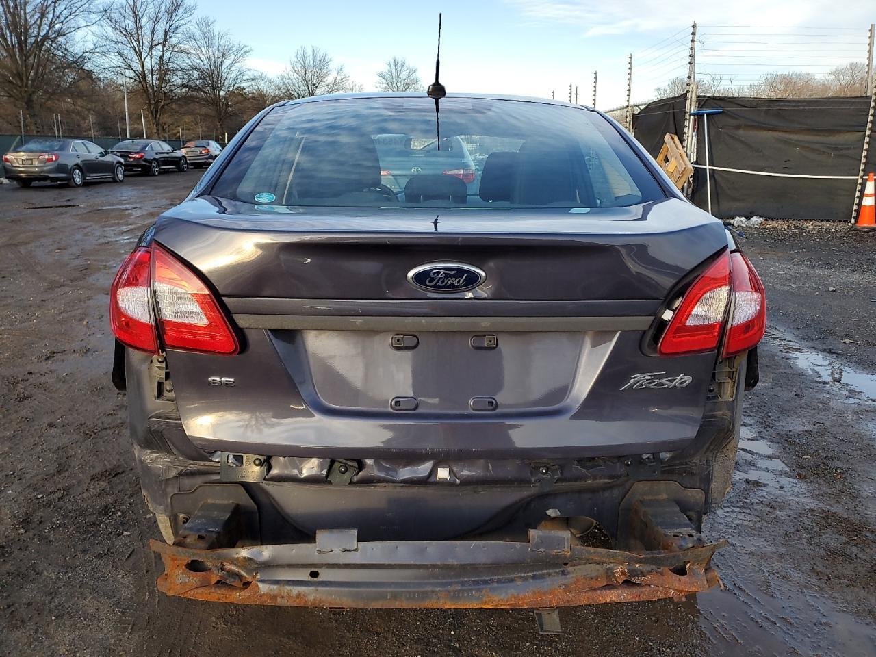 2013 FORD FIESTA SE - Фото 6