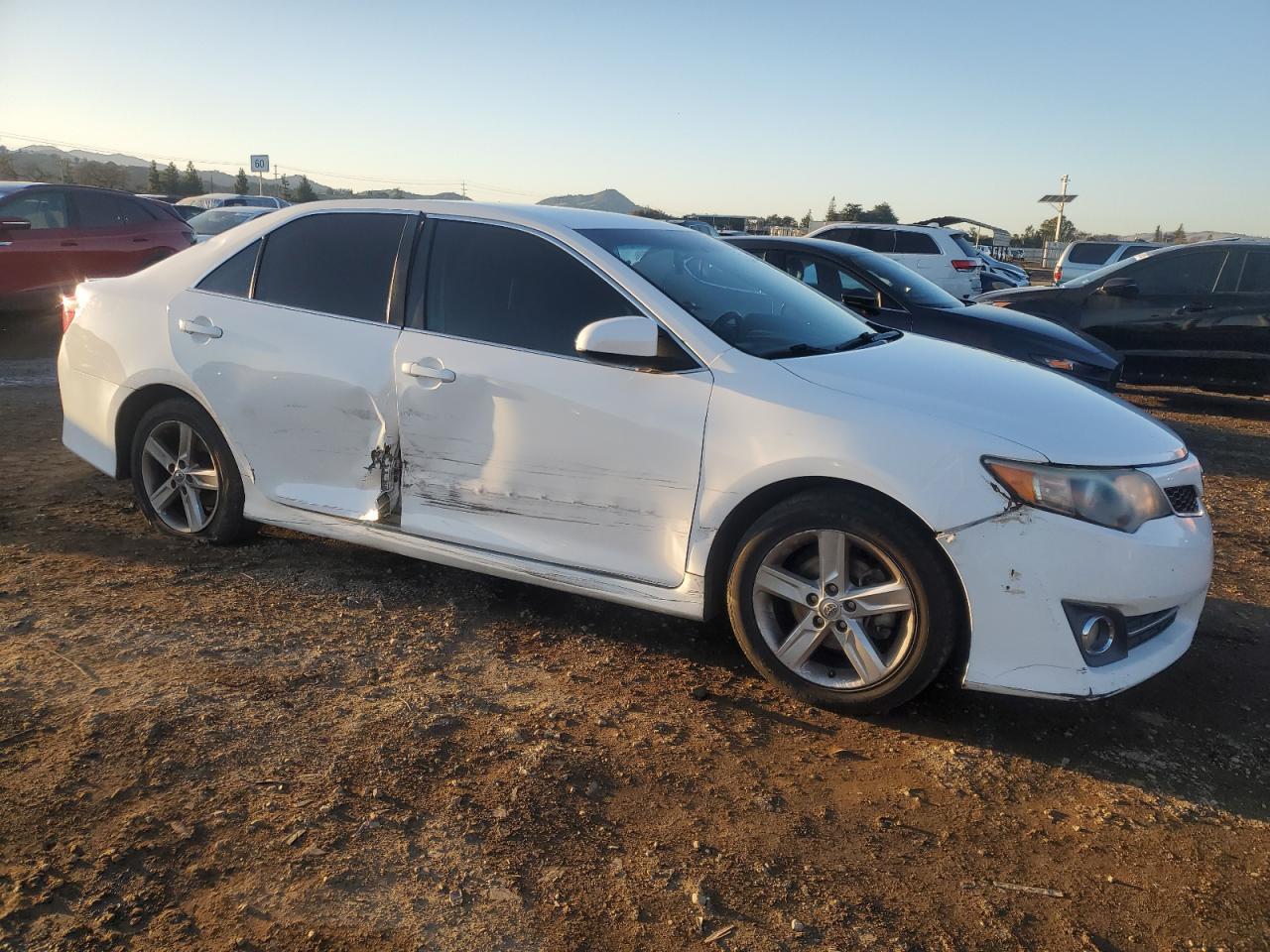 2014 TOYOTA CAMRY L - Фото 4
