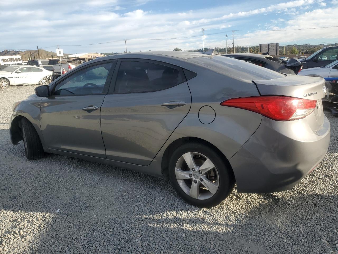 2013 HYUNDAI ELANTRA GL - Image 2
