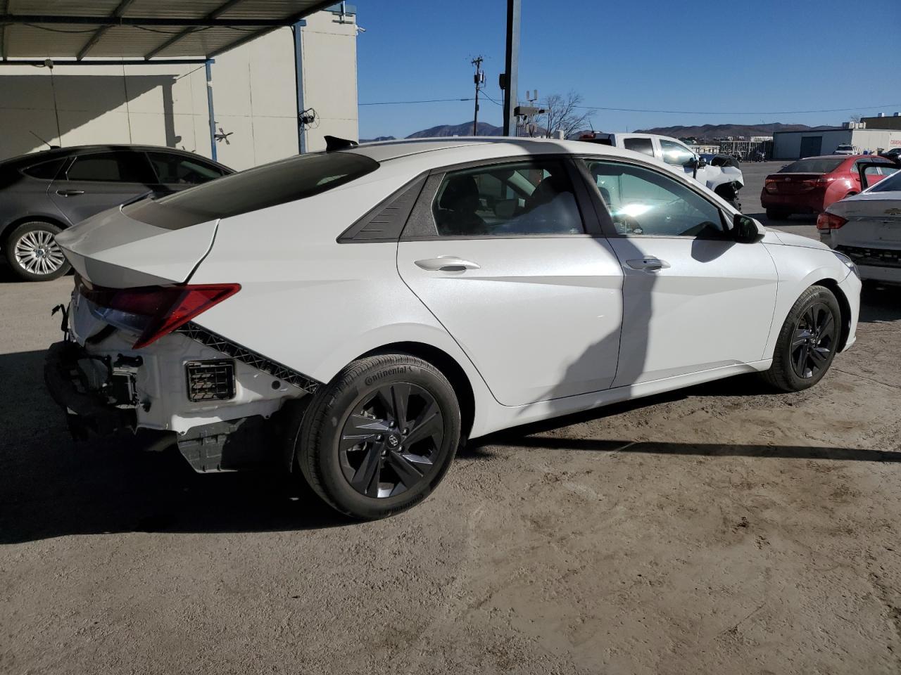 2022 HYUNDAI ELANTRA SE - Image 3