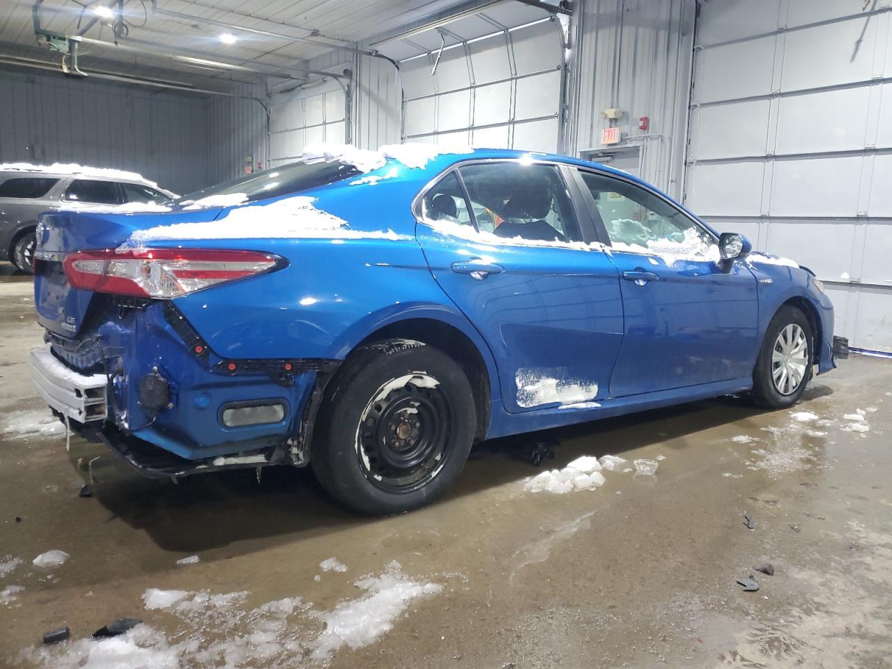 2019 TOYOTA CAMRY LE - Image 3