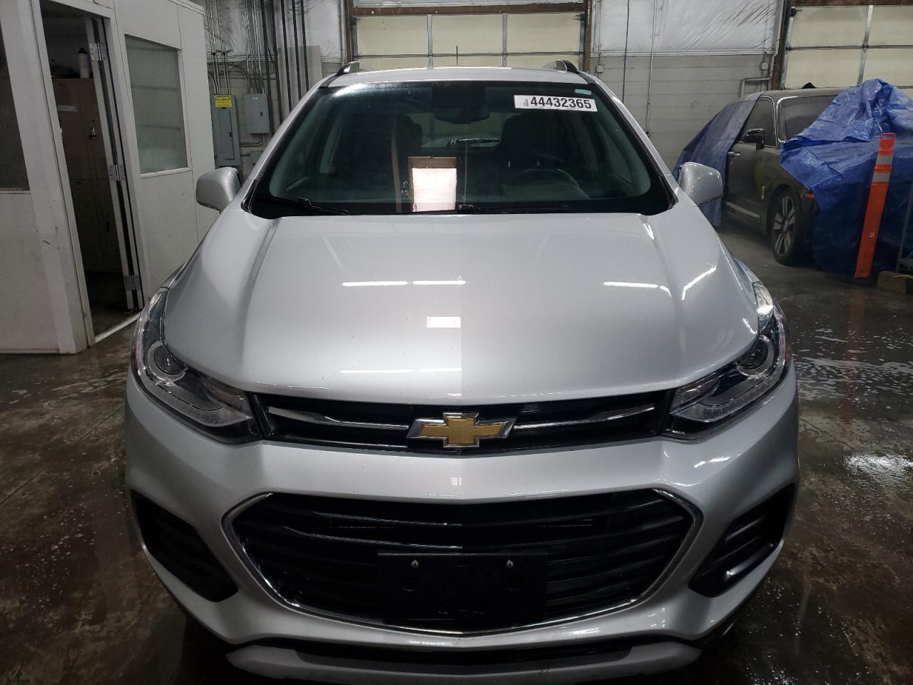 2019 CHEVROLET TRAX 1LT - Фото 5