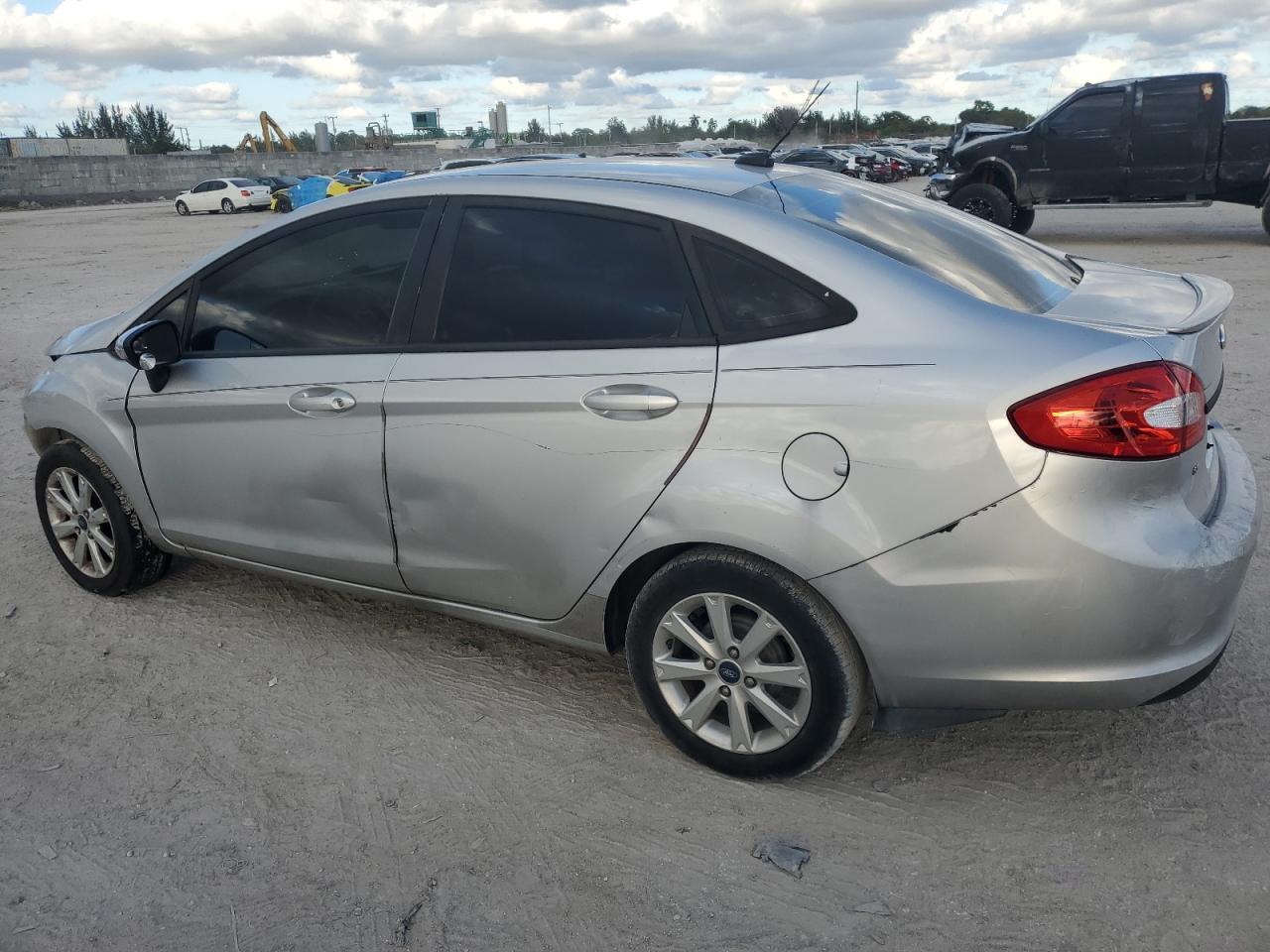 2013 FORD FIESTA SE - Фото 2