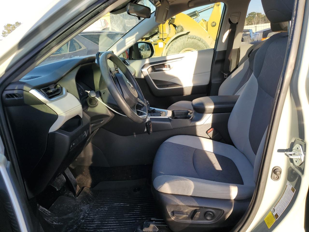 2020 TOYOTA RAV4 XLE - Image 7