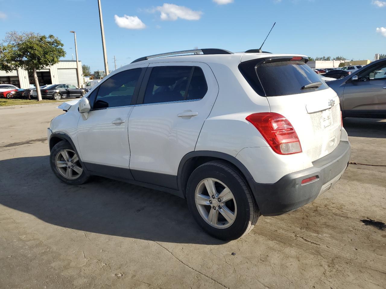 2015 CHEVROLET TRAX 1LT - Фото 2