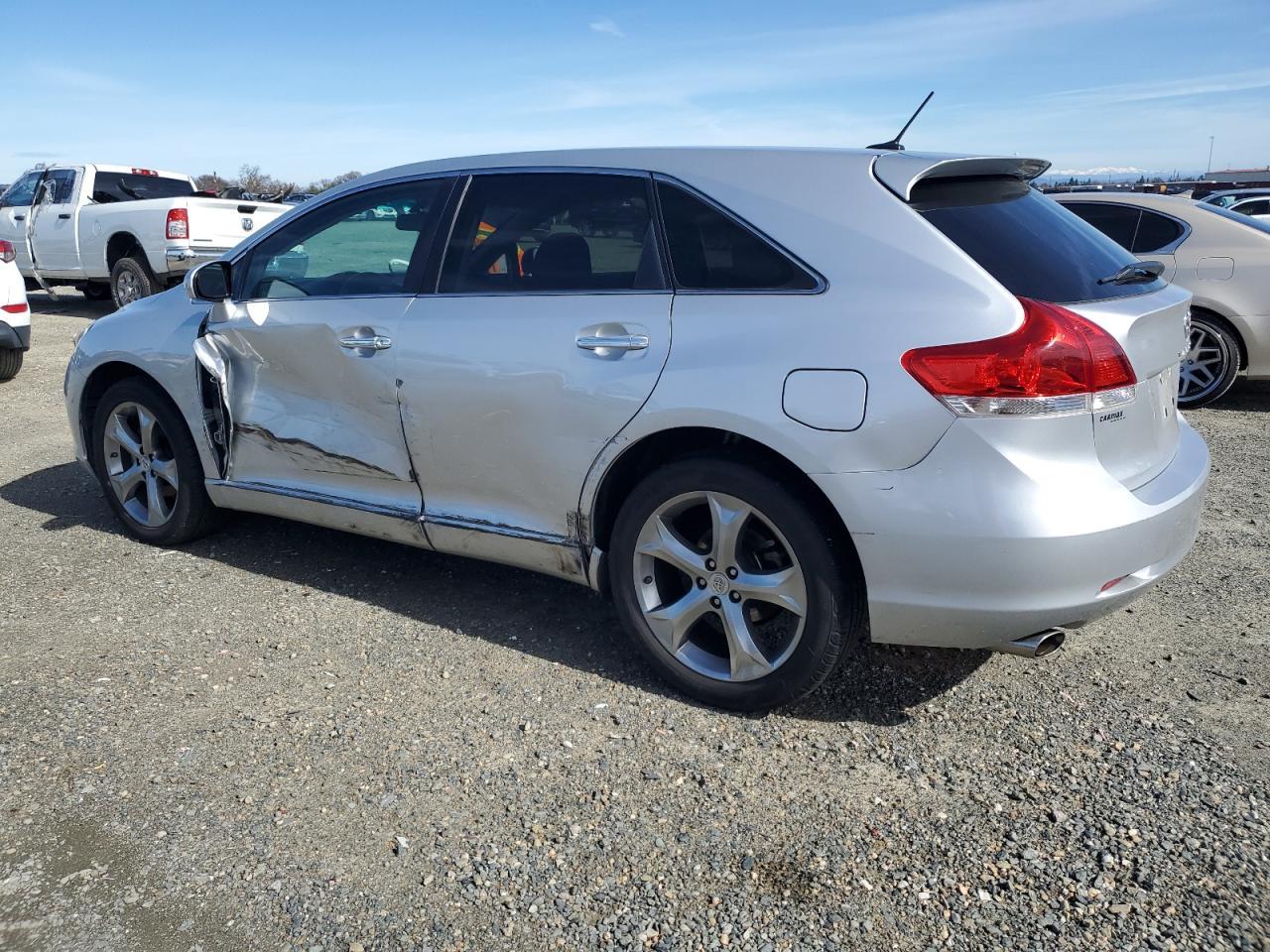 2011 TOYOTA VENZA - Фото 2