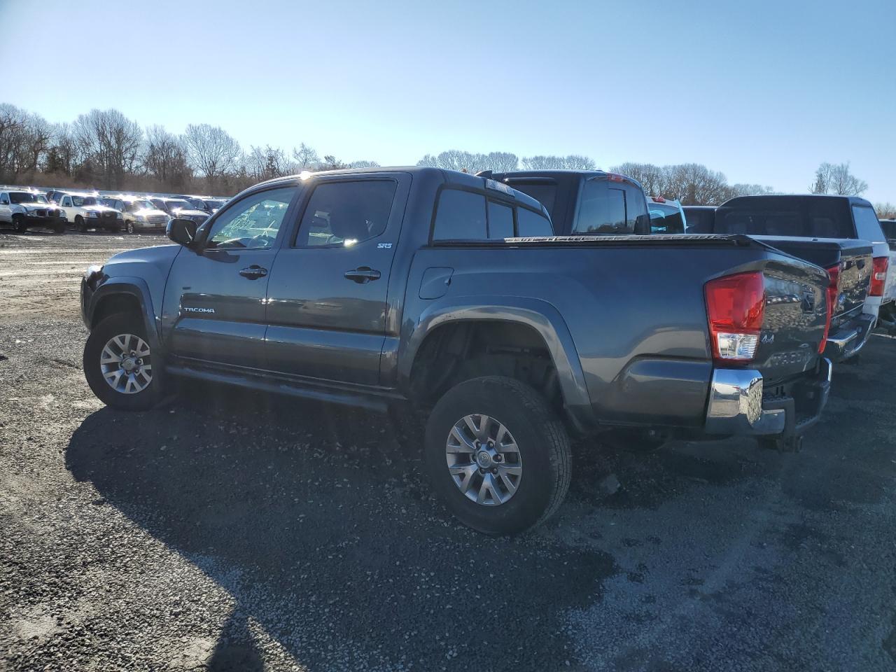 2017 TOYOTA TACOMA DOU - Фото 2