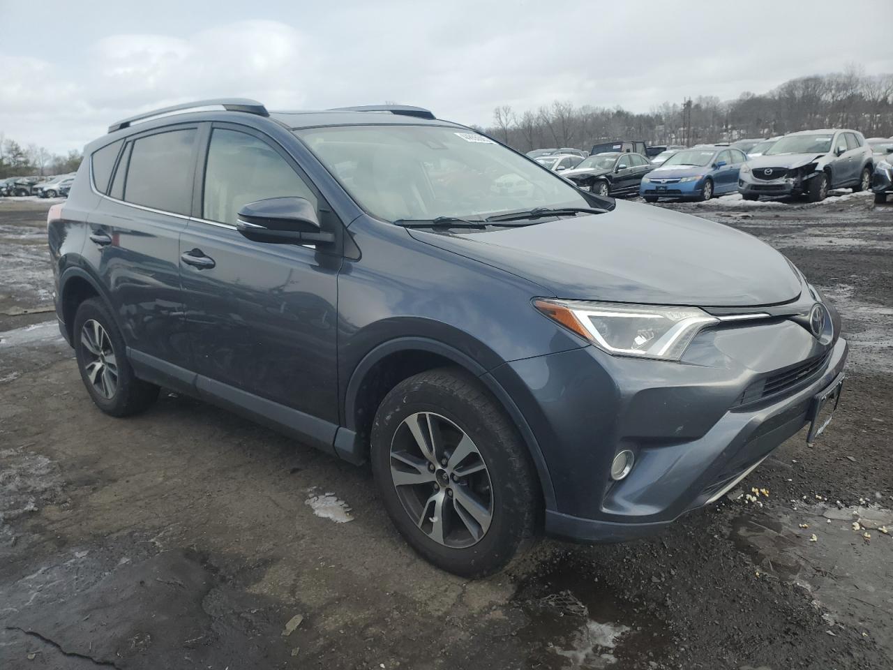 2017 TOYOTA RAV4 XLE - Image 4