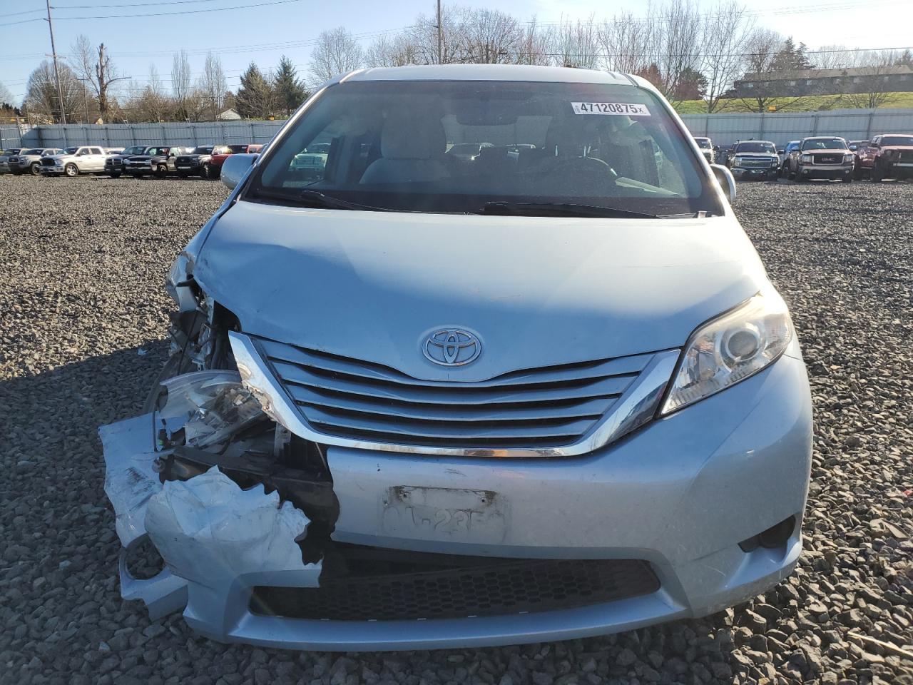 2015 TOYOTA SIENNA LE - Фото 5
