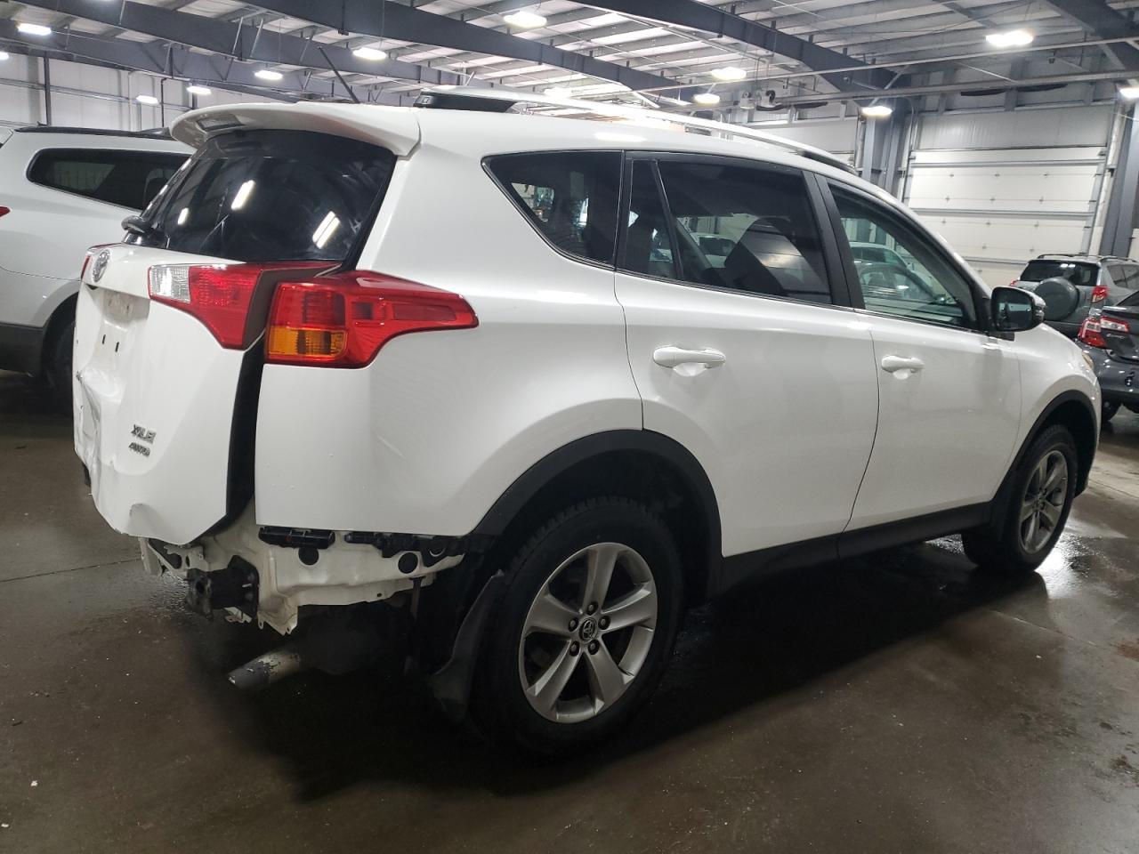 2015 TOYOTA RAV4 XLE - Фото 3