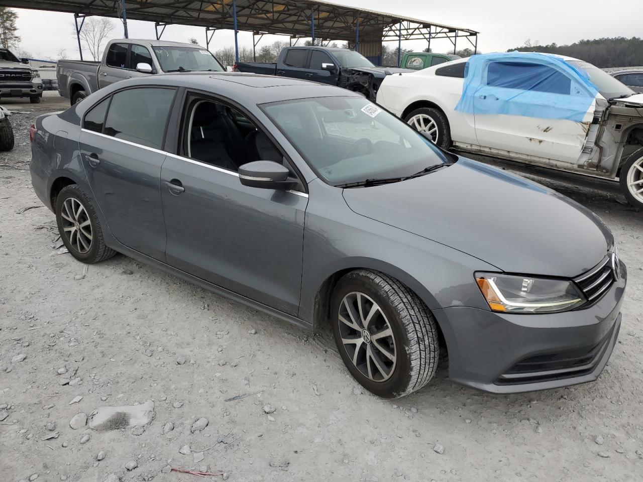 2017 VOLKSWAGEN JETTA SE - Image 4