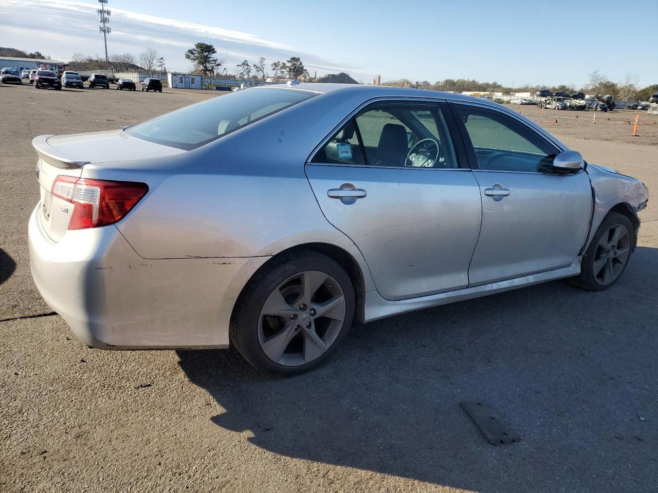 2012 TOYOTA CAMRY SE - Фото 3