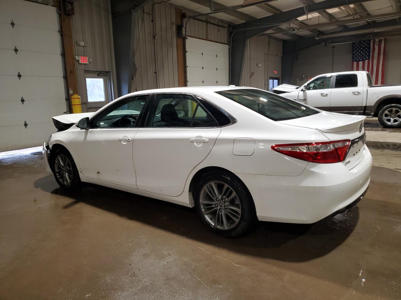 2016 TOYOTA CAMRY LE - Фото 2