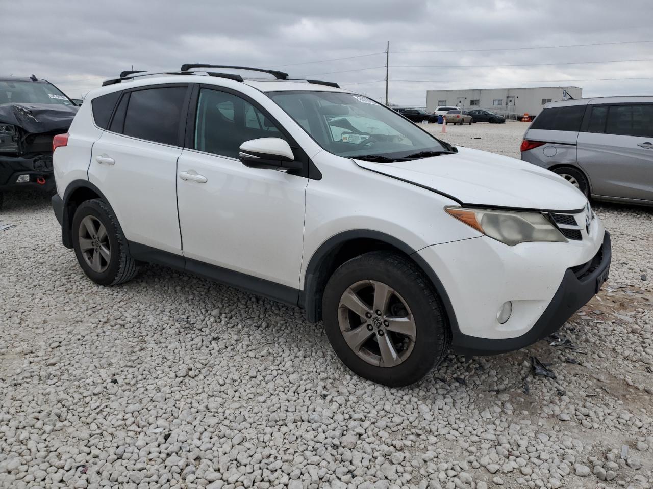 2015 TOYOTA RAV4 XLE - Image 4