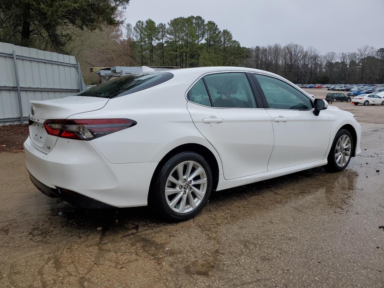 2023 TOYOTA CAMRY LE - Фото 3