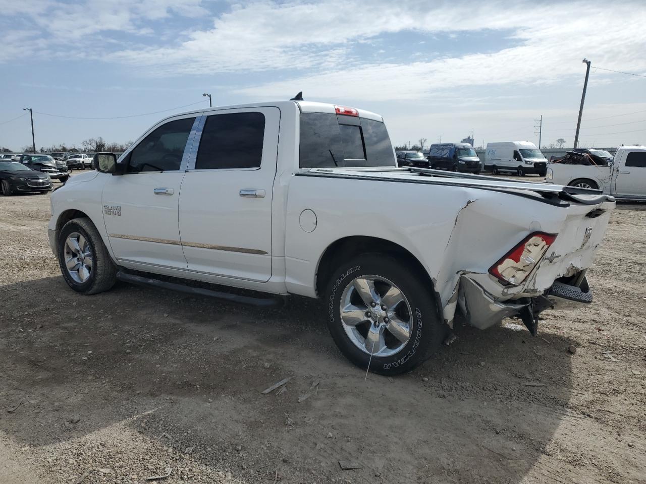 2017 RAM 1500 SLT - Фото 2