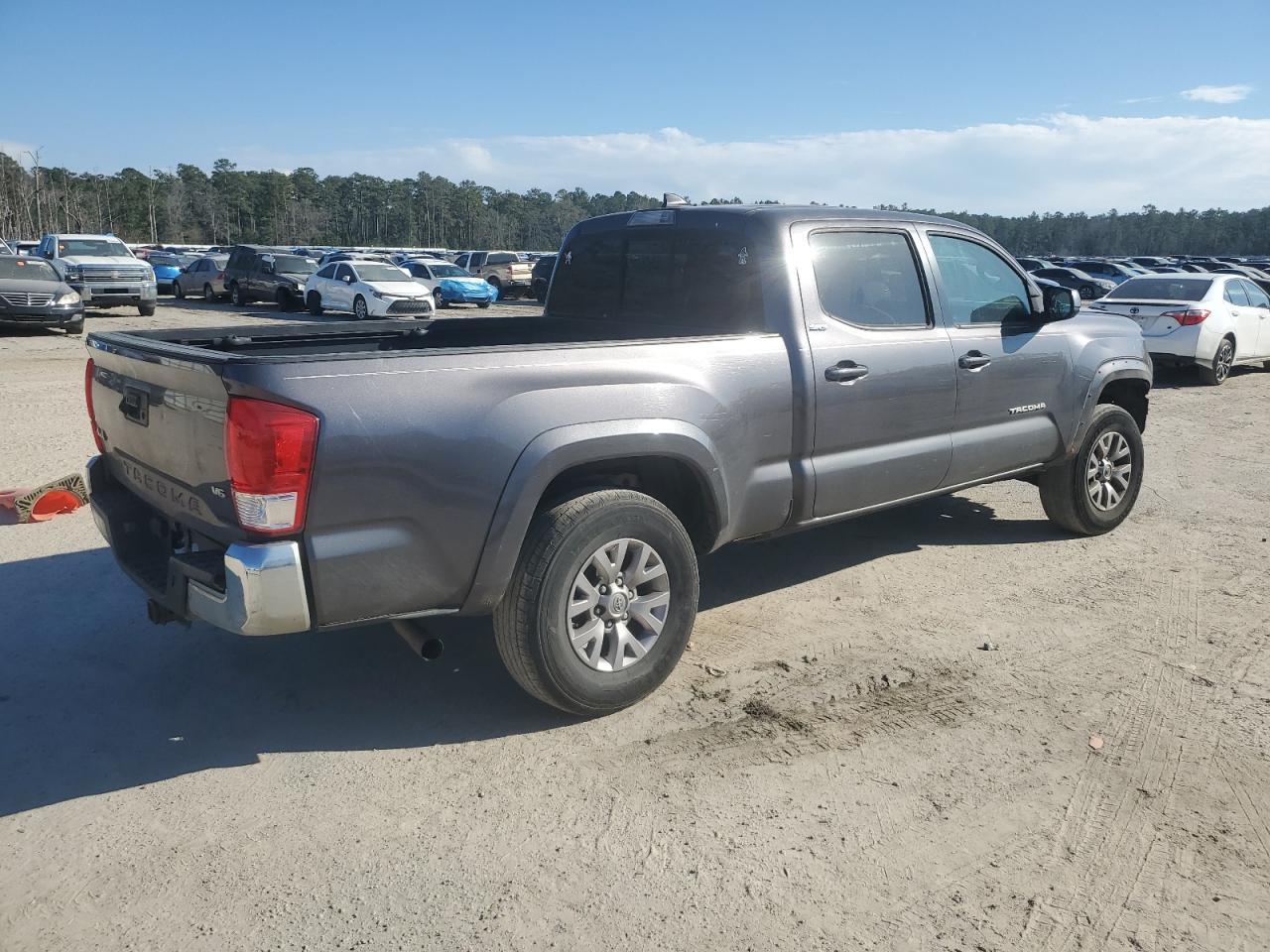 2017 TOYOTA TACOMA DOU - Фото 3