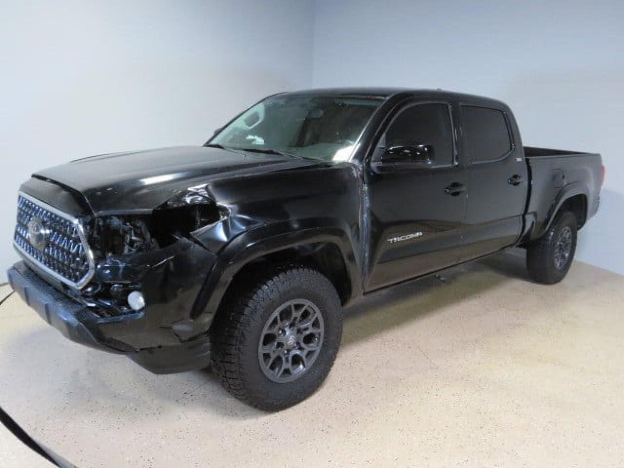 2017 TOYOTA TACOMA DOU - Фото 2