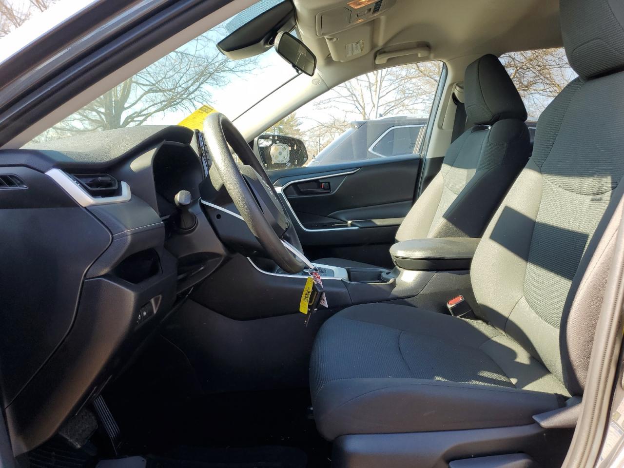 2021 TOYOTA RAV4 LE - Фото 7