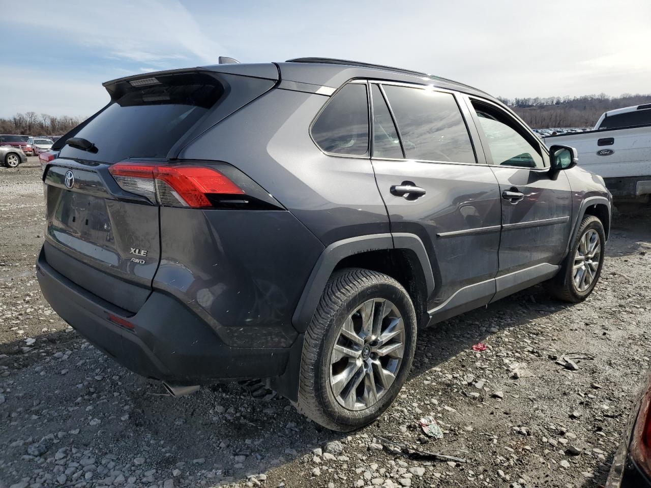2019 TOYOTA RAV4 XLE P - Фото 3