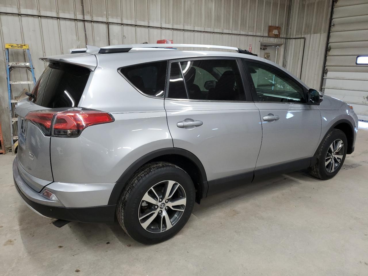 2016 TOYOTA RAV4 XLE - Фото 3