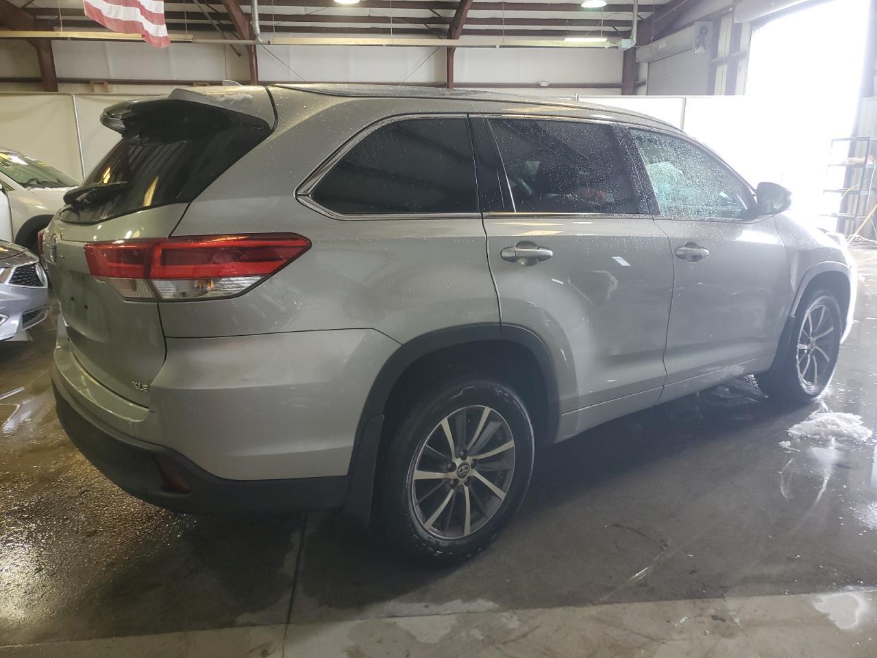 2018 TOYOTA HIGHLANDER - Фото 3