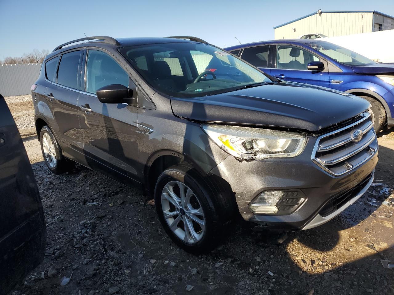 2017 FORD ESCAPE SE - Image 4