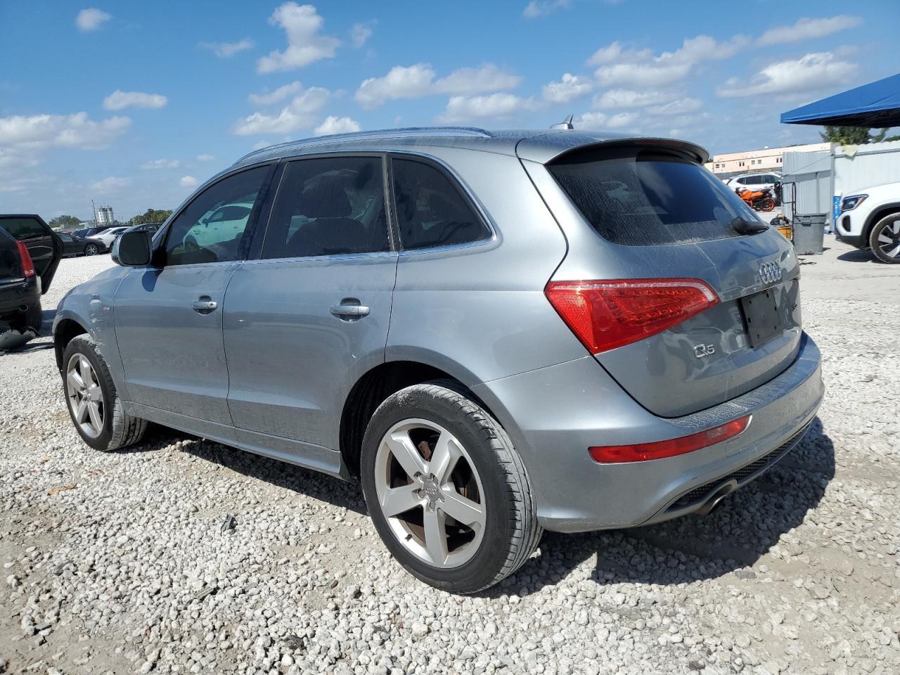 2011 AUDI Q5 PREMIUM - Image 2